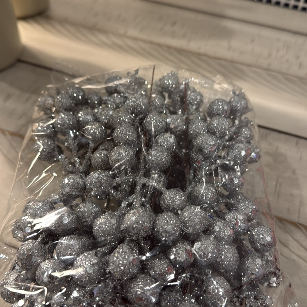 Silver Berry picks - Picture 2 of 3